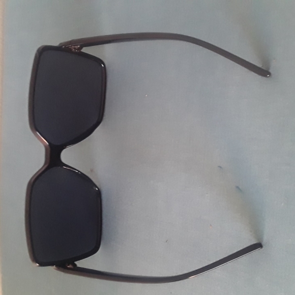 NWOT Ladies Large Square Lense Sunglasses - Picture 3 of 3